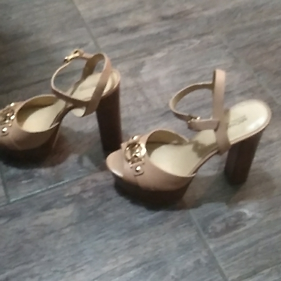 Michael Kors platform heels - Picture 2 of 2